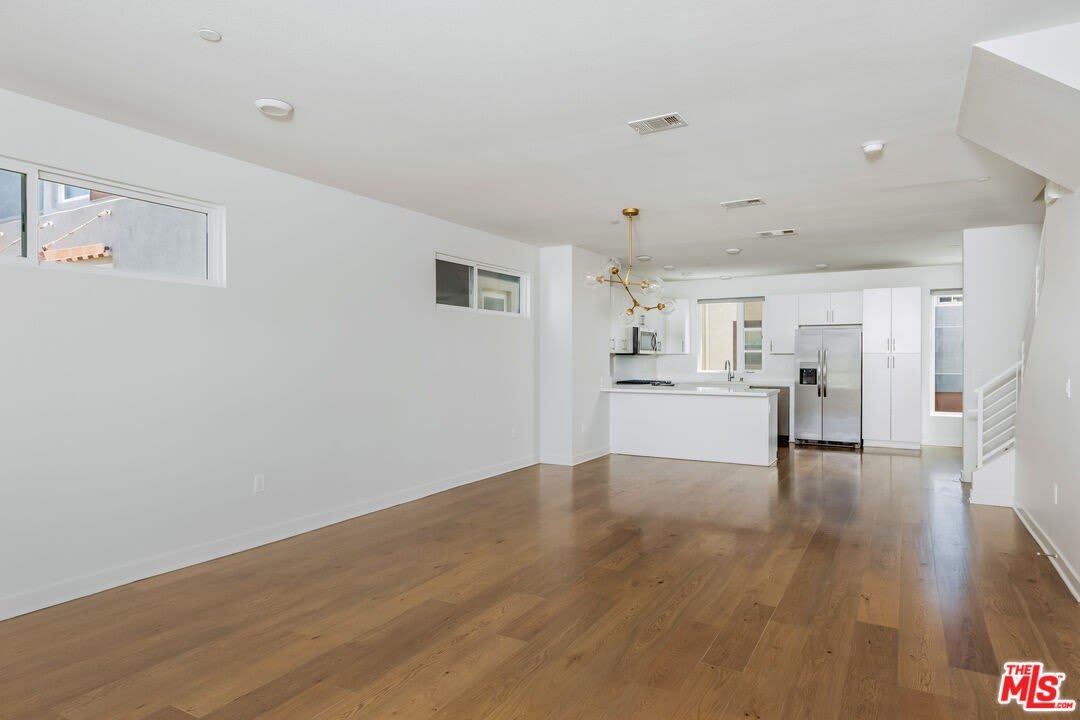 2581 Arvia St – photo 4