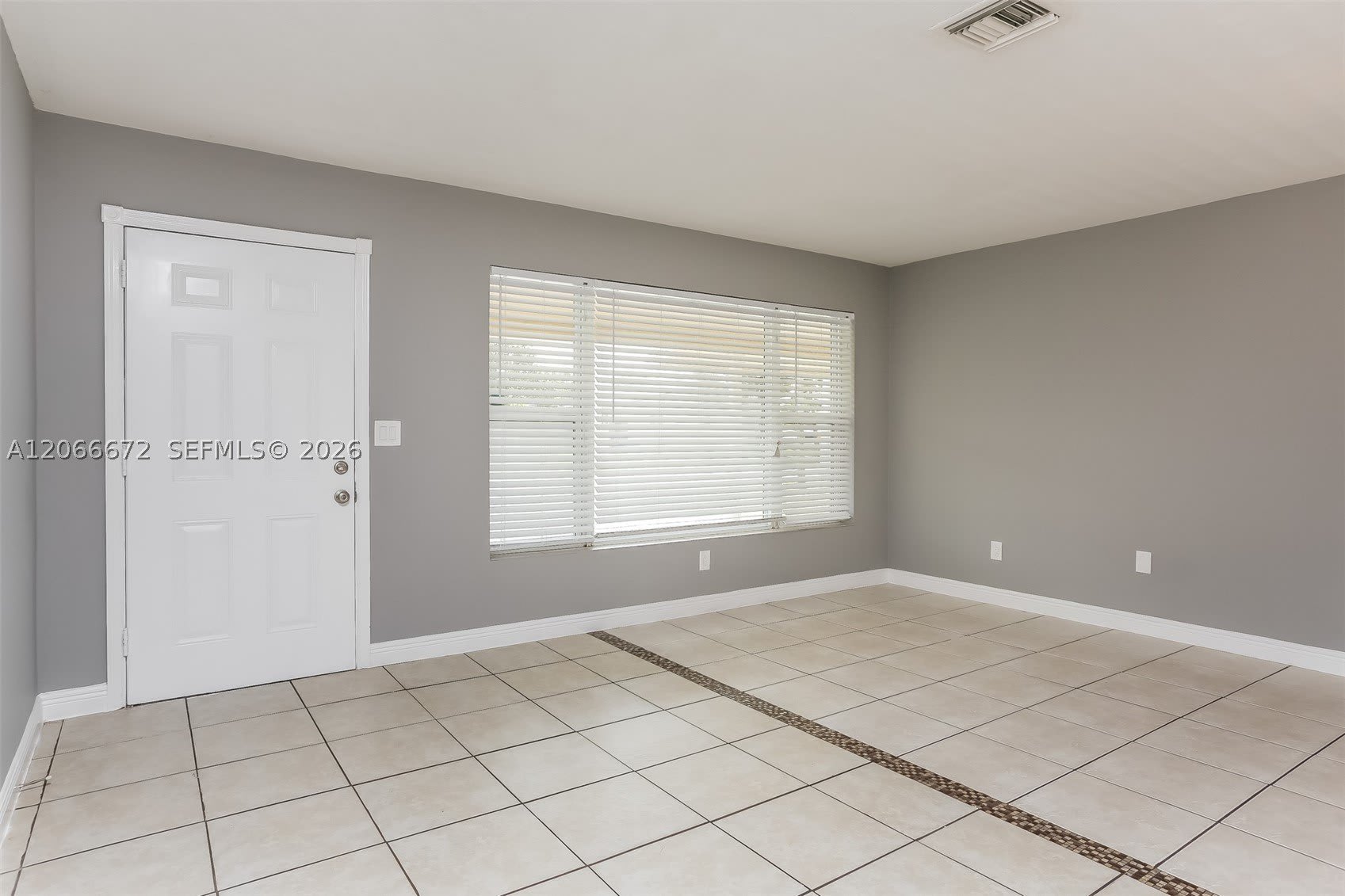 711 NE 30th St – photo 3