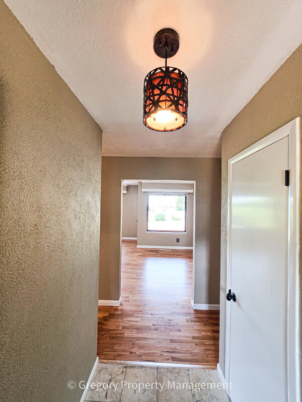 1715 Holbrook Ave – photo 4