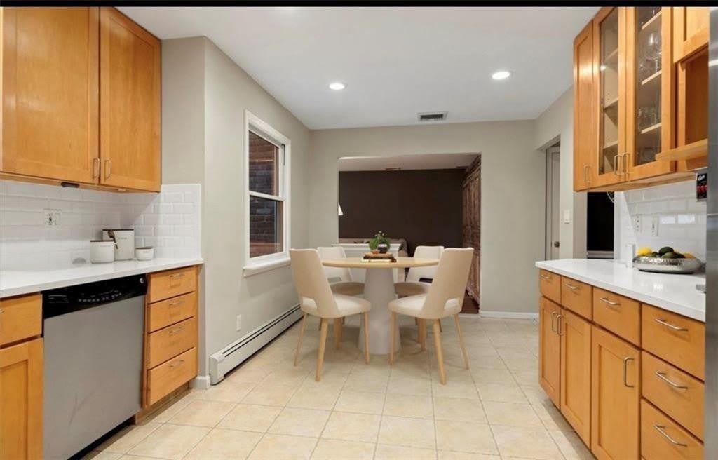 240 Plainview Road – photo 3