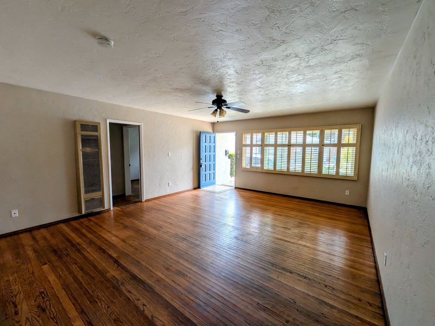 5 Bedroom House w/ A/C + Laundry in College East – photo 4