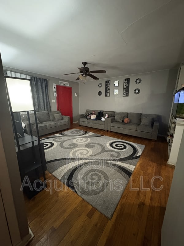 1047 Star St – photo 4
