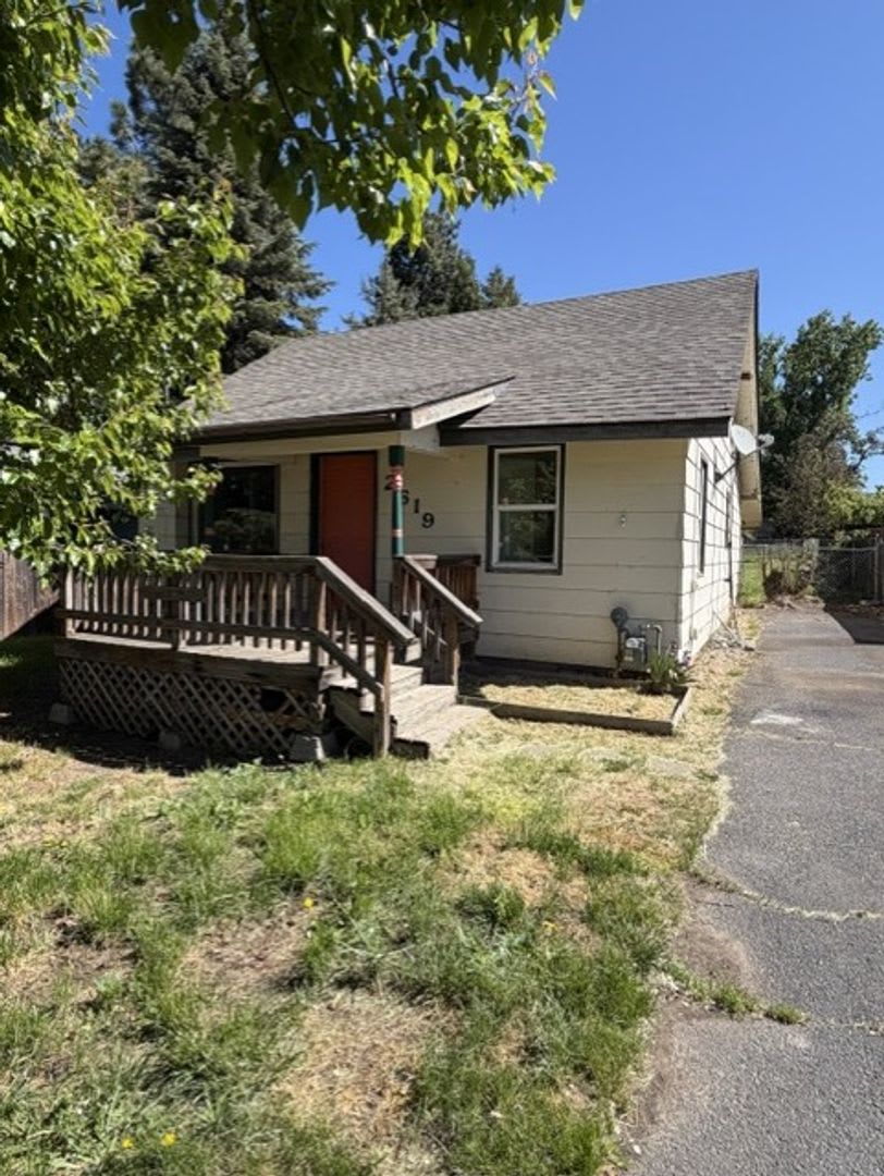 4 Bedroom 1 Bath Home – photo 1