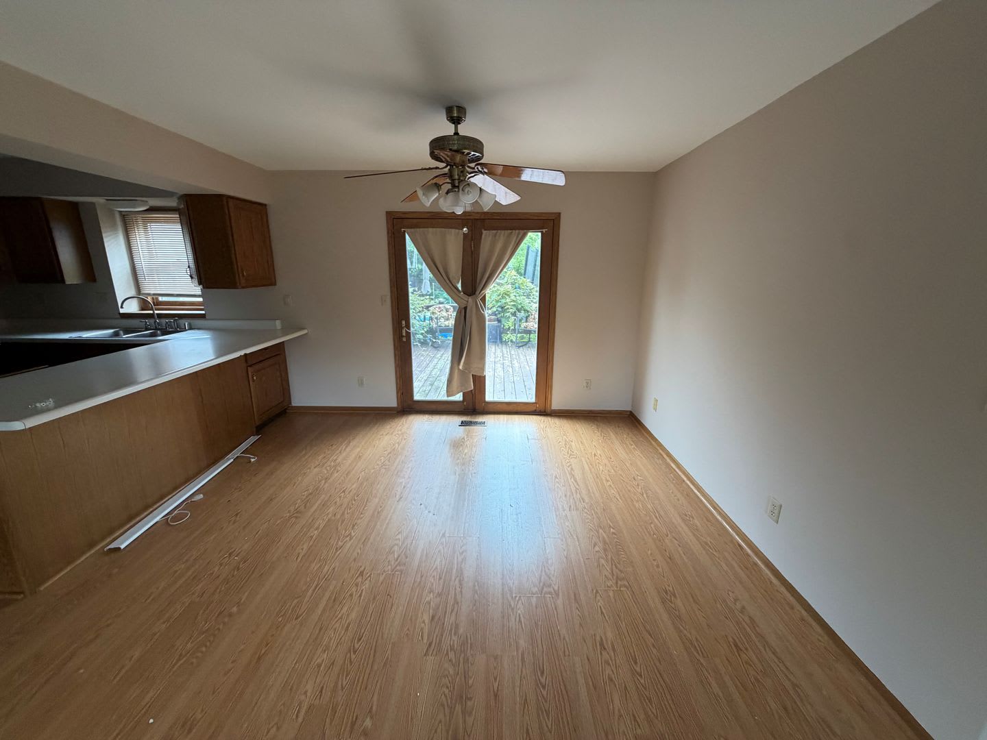 1505 Oxford Lane – photo 3