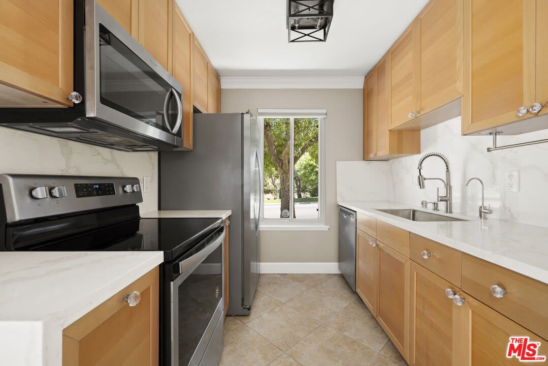1685 E Avenida De Las Flores – photo 2