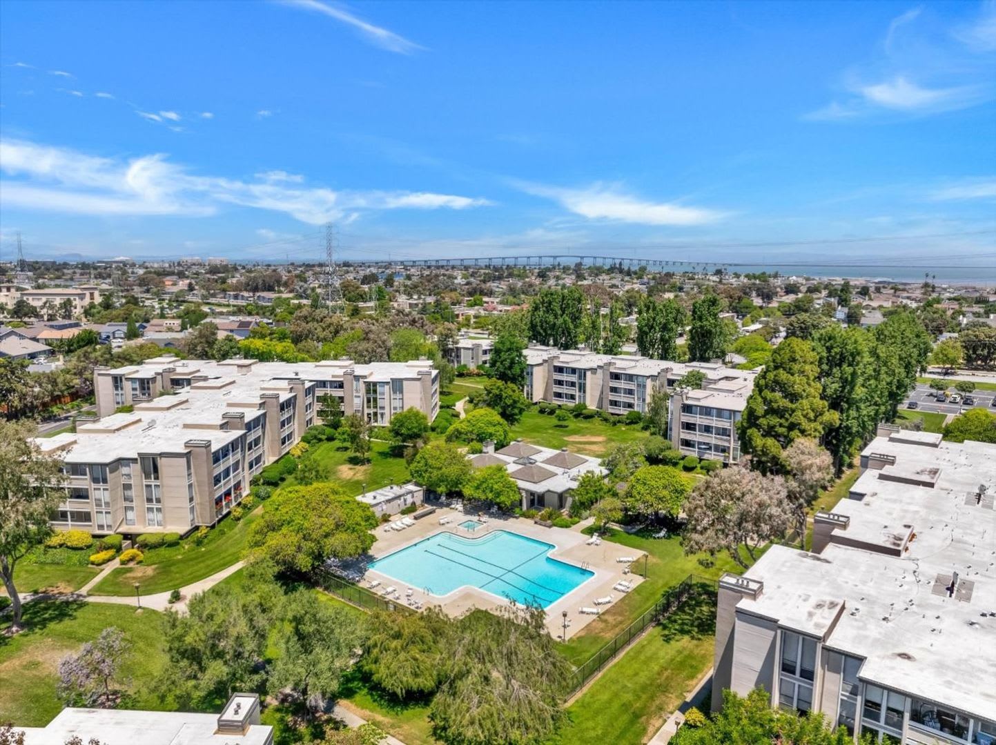 Premier Marina Point 2 Bedroom Condo With Private Deck – photo 3