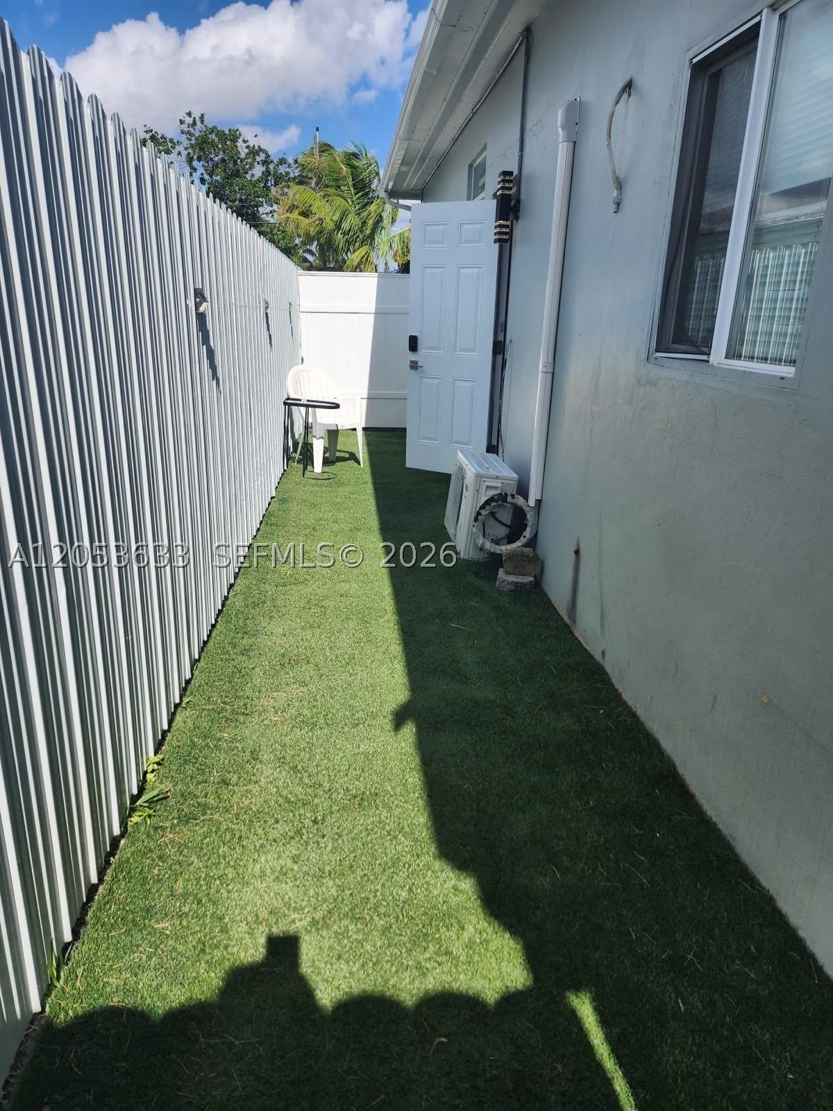 2323 Taft Street – photo 5