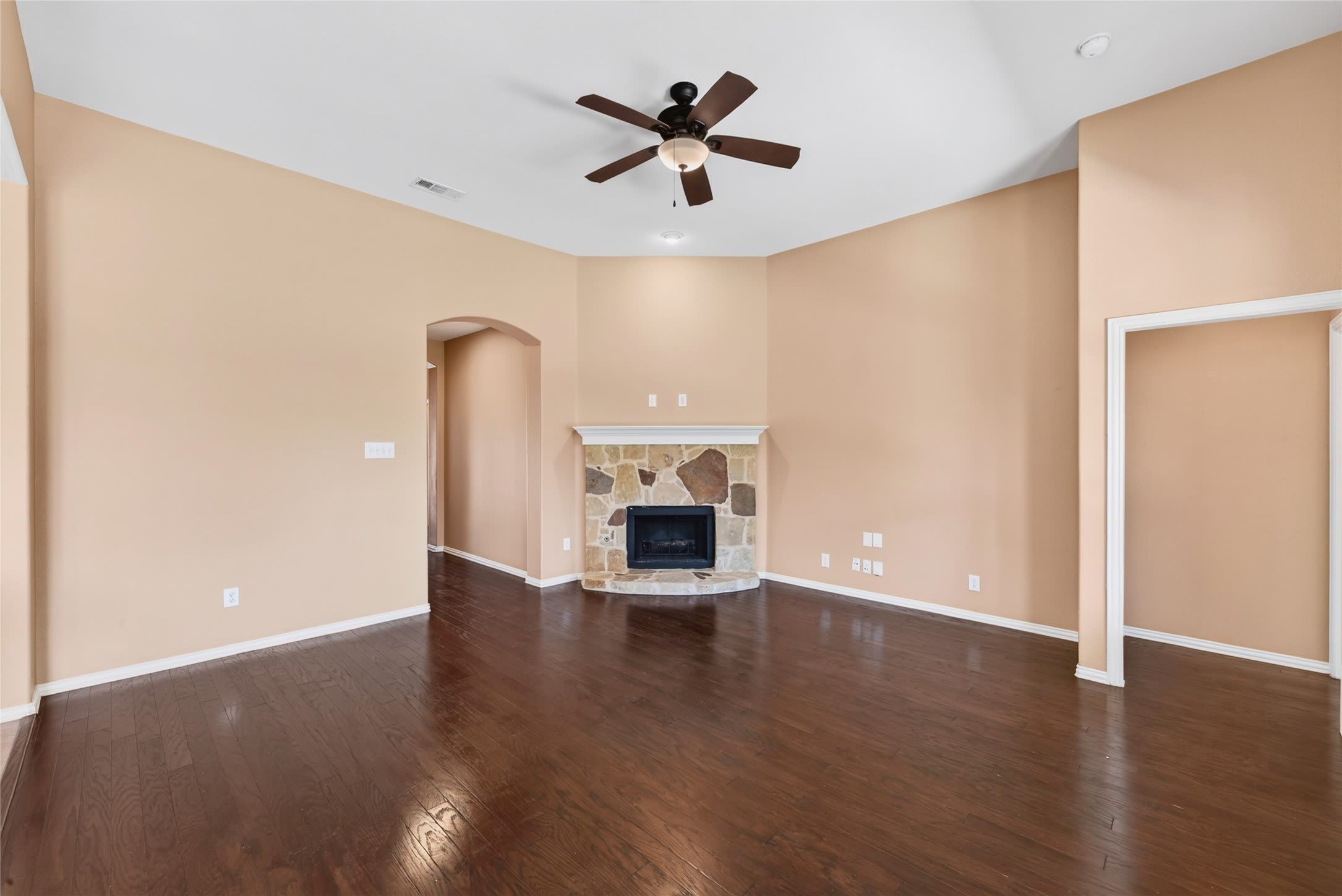 417 Hackberry Drive – photo 5