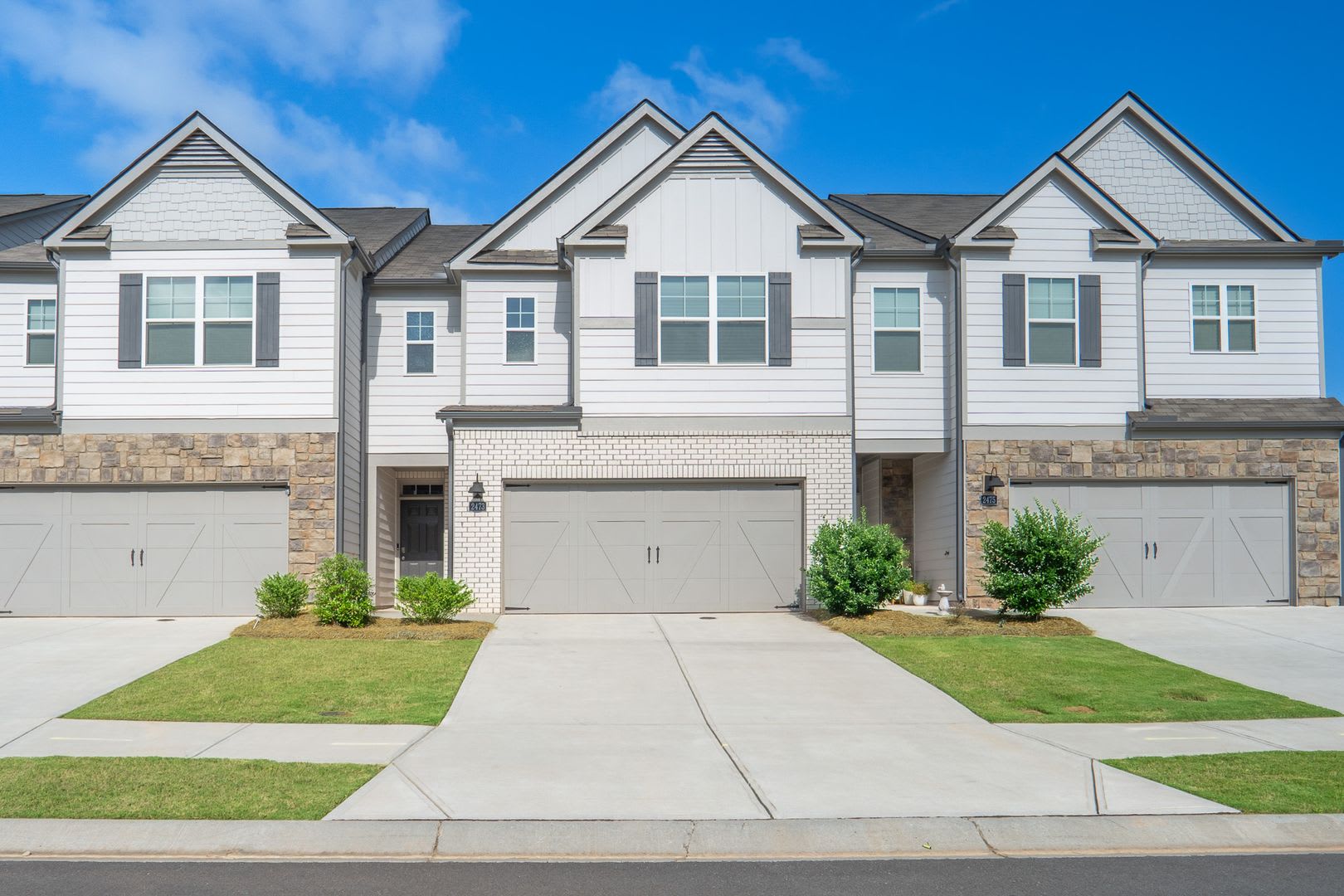 Luxury Smart Home In Gated Rosewood Farms Community Pool Available Now – photo 1
