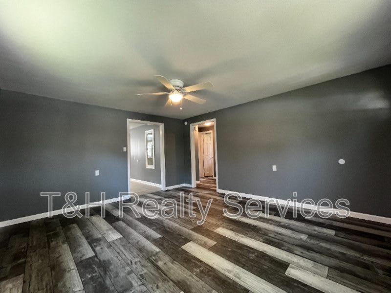 129 West Neal Street – photo 5