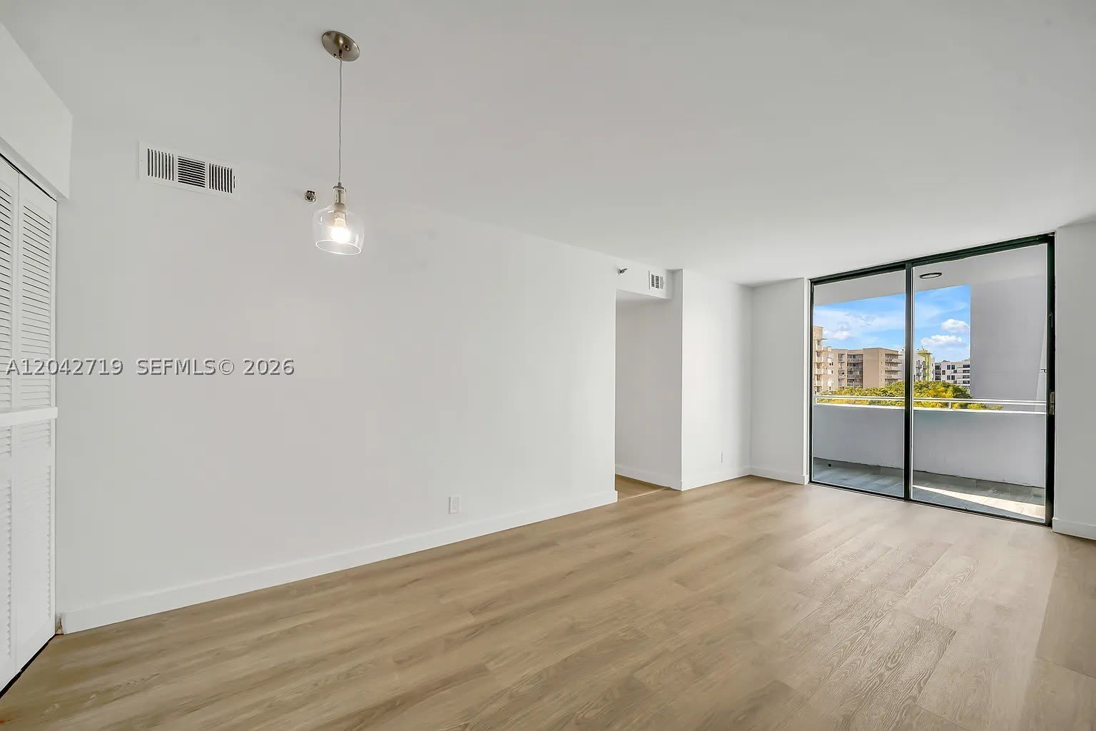 501 SW 1st St – photo 2