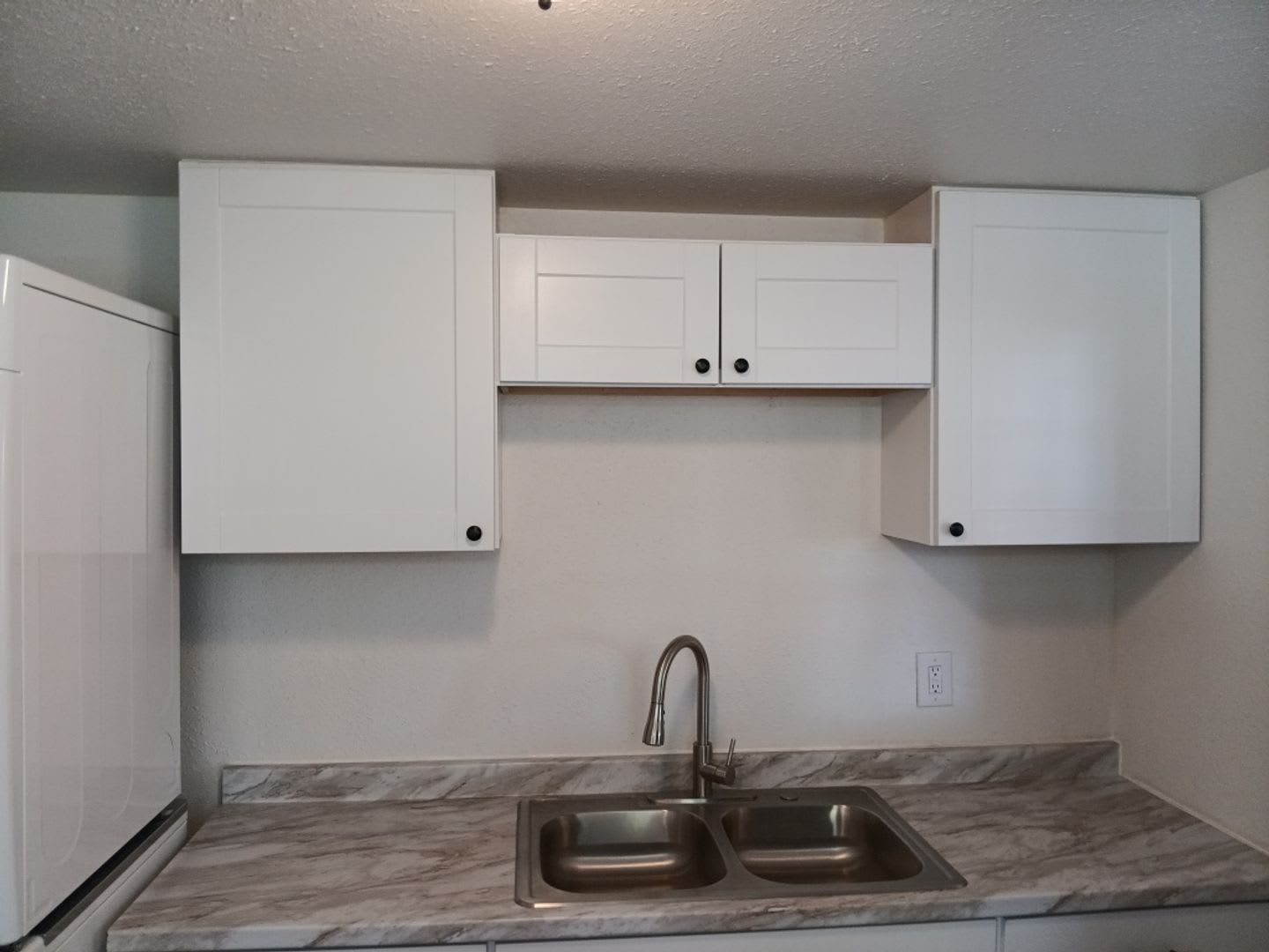 3 Bedroom, 1 Bathroom Home! Schedule a Showing Soon! – photo 3