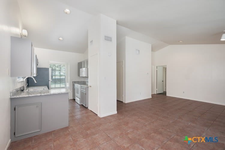 1104 Academy Street – photo 3
