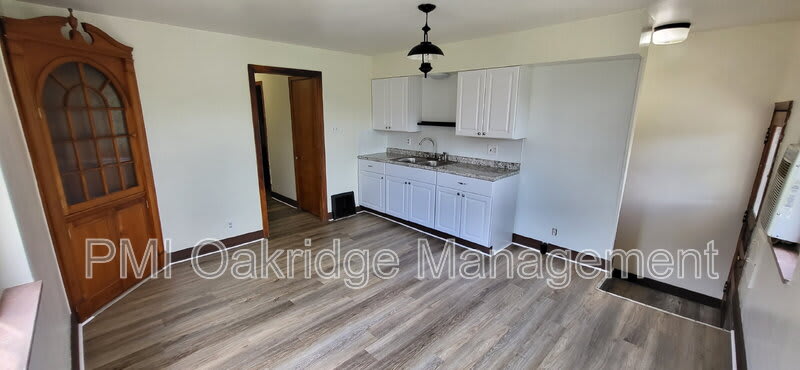 1603 Broadway St – photo 3
