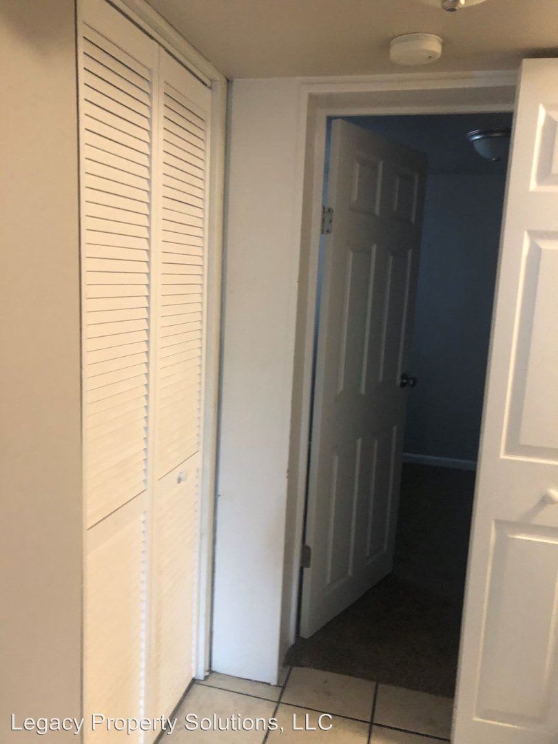 2535 E. 12th Street Downstairs – photo 4