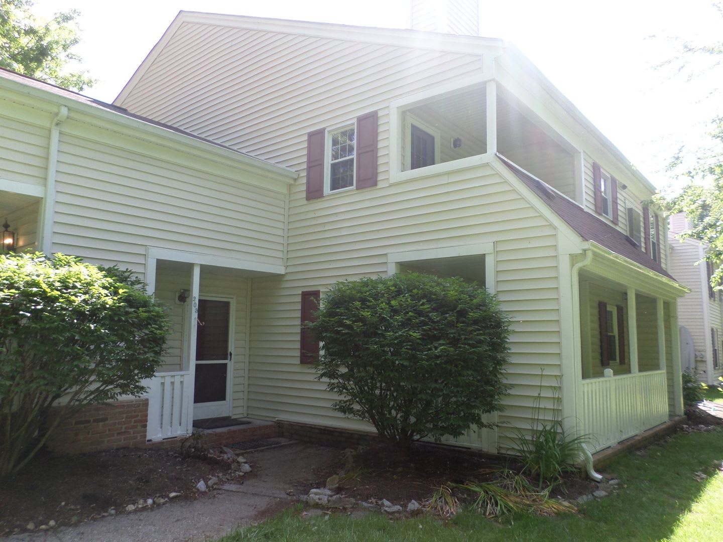 2 Bedroom 2 Bath Condo 2 Car Garage – photo 2