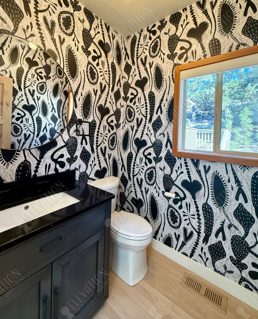 5BR / 3.5BA Forest Retreat in NW Bend with ADU included – photo 4