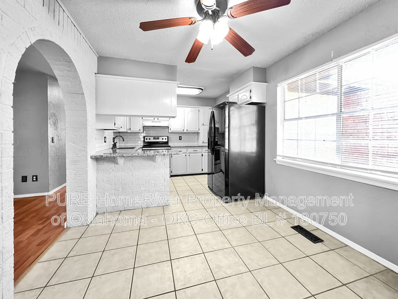 1029 Cambridge Dr – photo 2