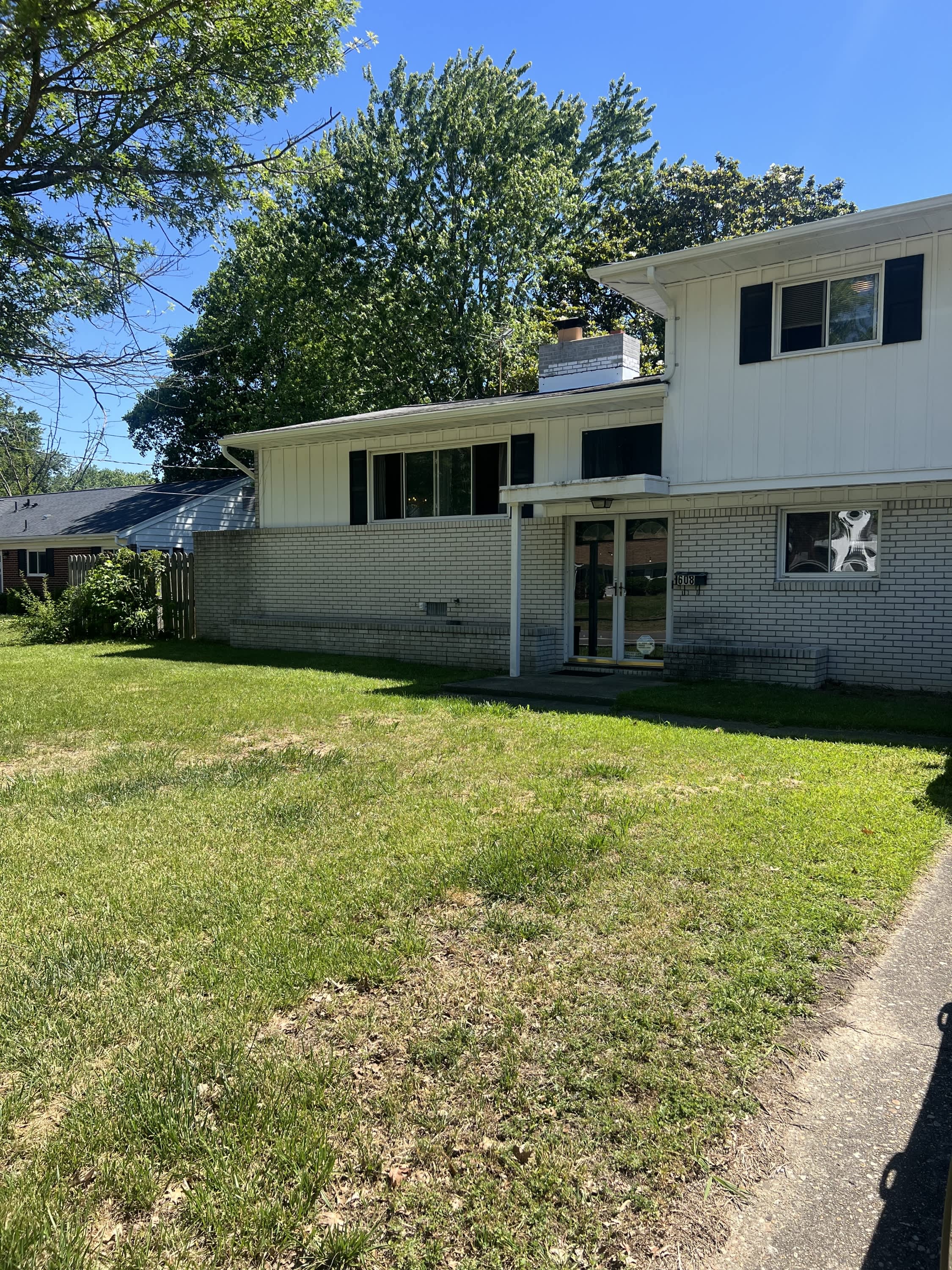 608 Charlton Dr – photo 1