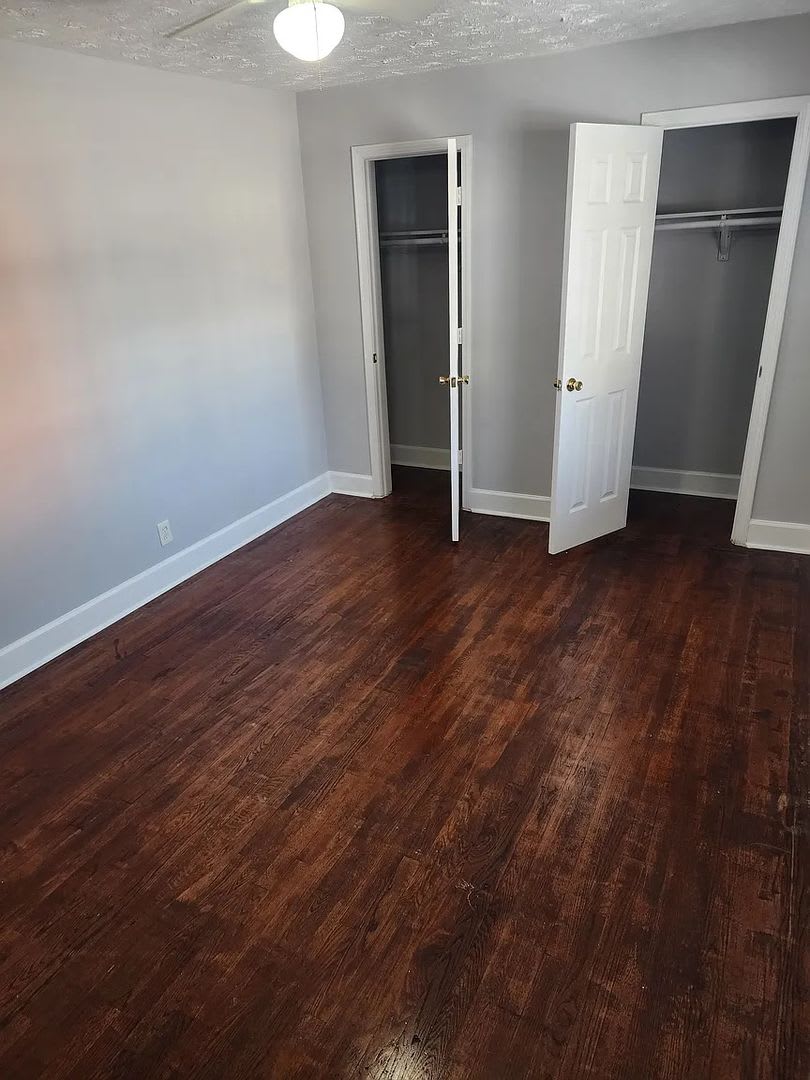 Room in 2 Bedroom Home at 8th St – photo 4