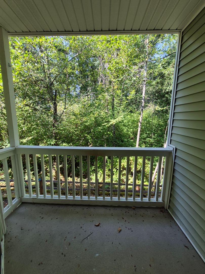 Beautiful 2BD/1.5BA Condo located in the Edgewater at South Hill **MOVE-IN SPECIAL** – photo 4