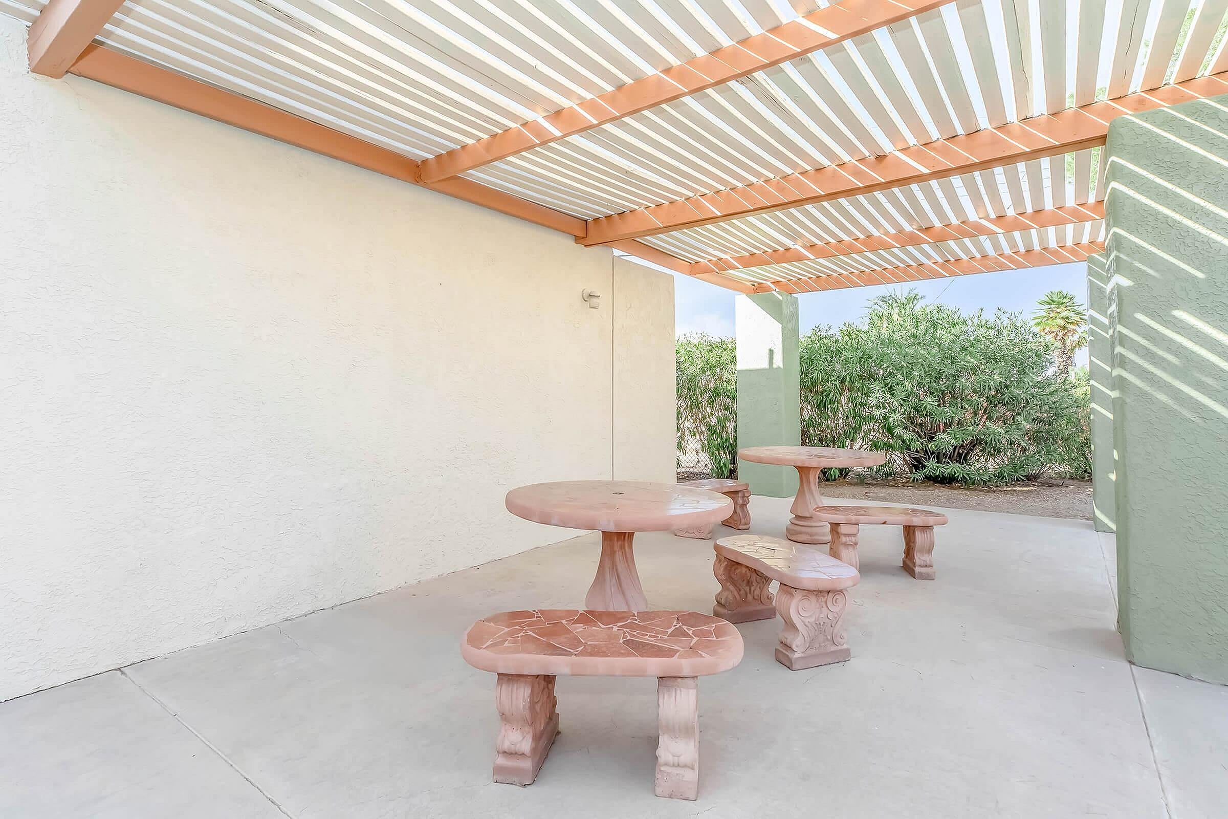 Sunset Vista Apartments – photo 2