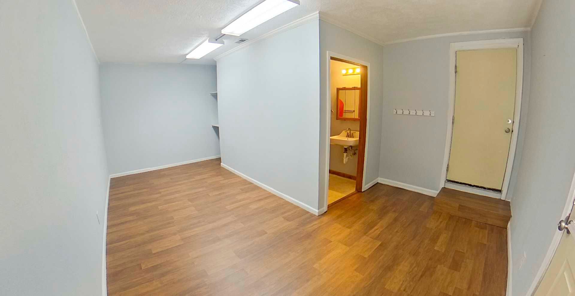 Big Backyard + Pet Friendly + Off-Street Parking + Washer and Dryer Included! Available September 3rd! – photo 5