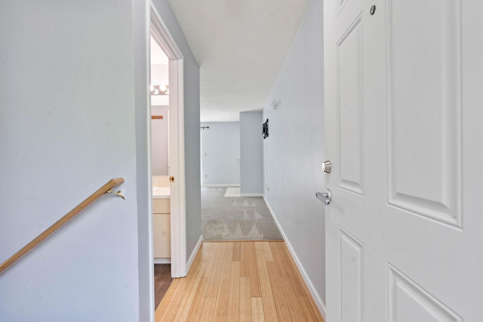 600 Off 1St Month Beautiful Bright 2 Bdrm 2 5 Bath Lake Oswego Condo W D Covered Parking Pool Serene Setting – photo 4