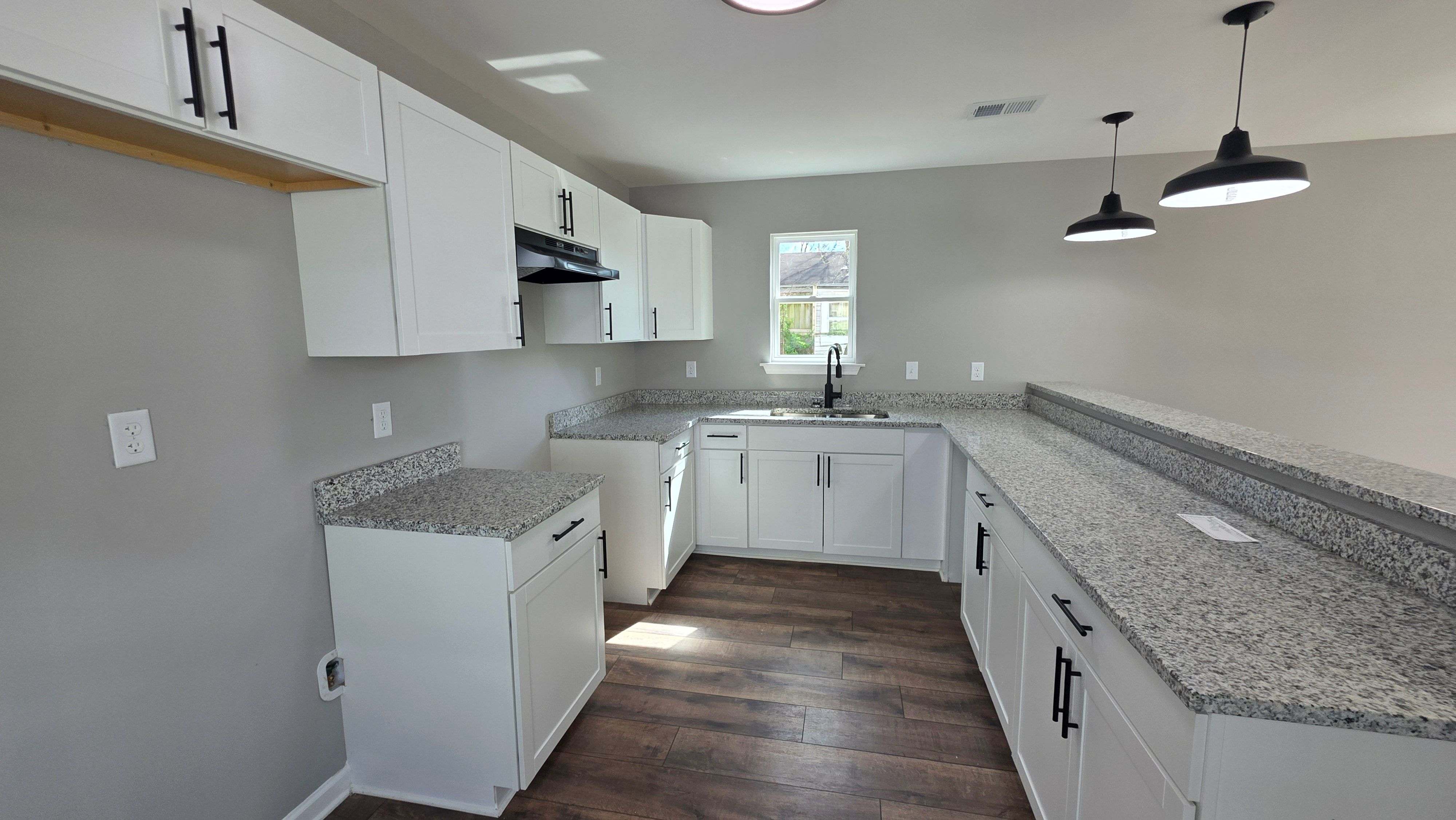 994 Seattle St – photo 5