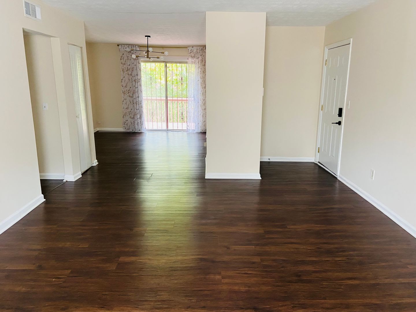 3 bedrooms /2 bath Condo Available Now – photo 3