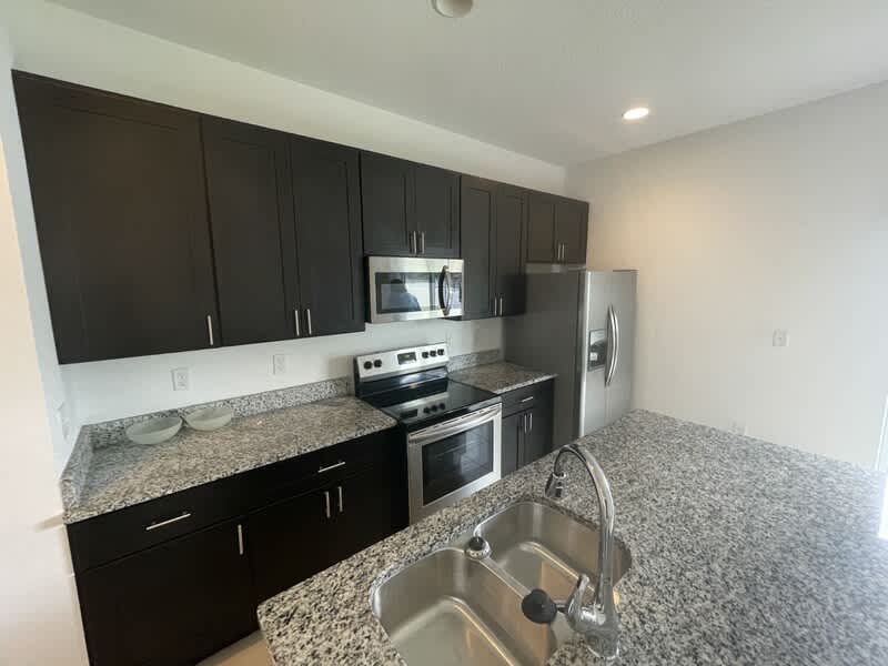 414 Columbia Ct – photo 2