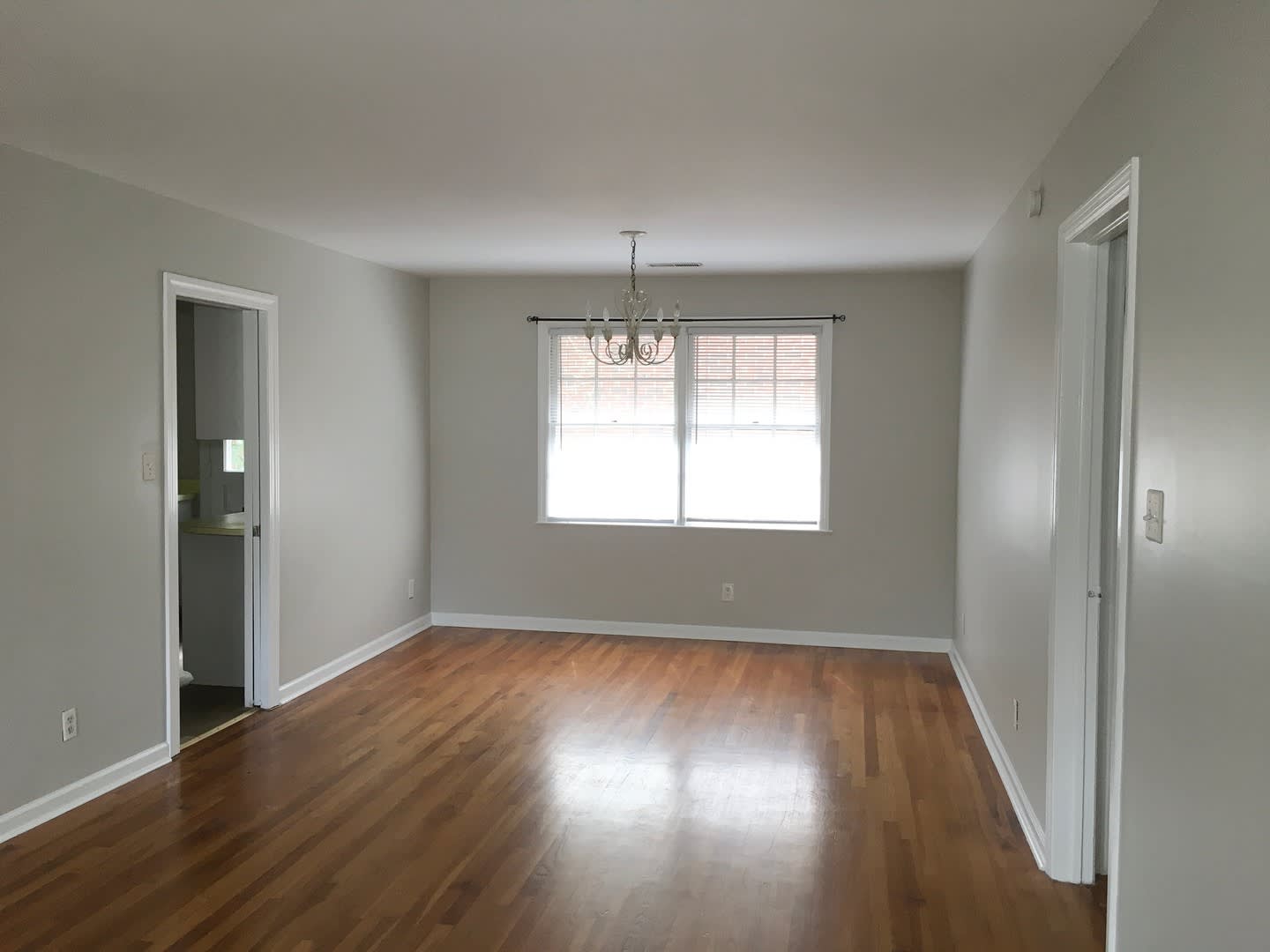 2 Bedroom 1 Bath Apartment in Radcliffeborough – photo 3
