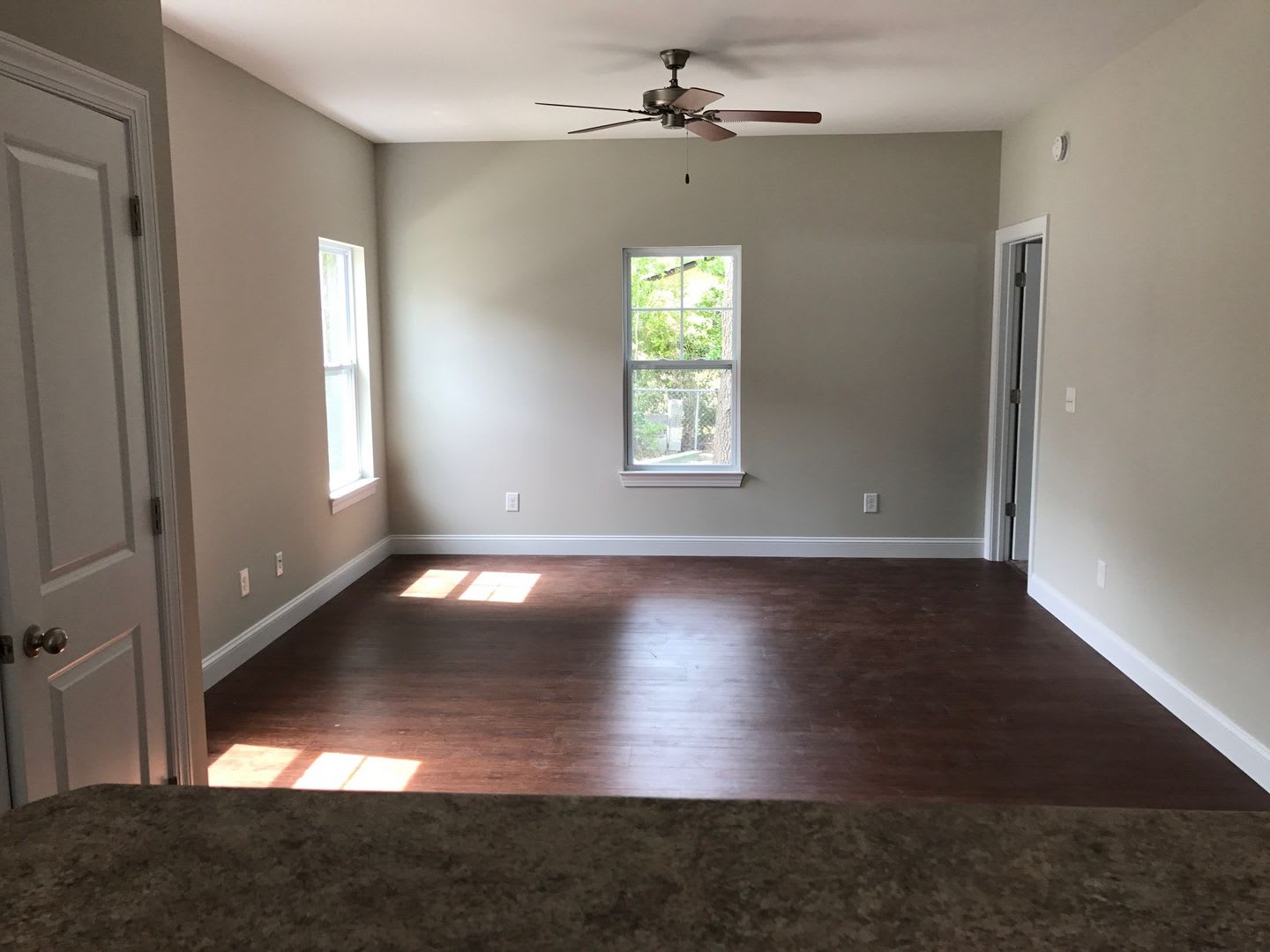 Cozy 1 Bedroom 1 Bathroom at 5026-A Park Ave – photo 4