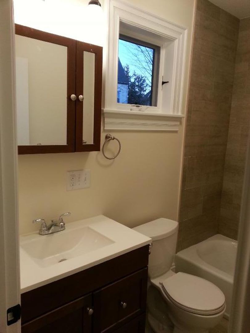 Charming 3 Bedroom-No Broker Fee – photo 4