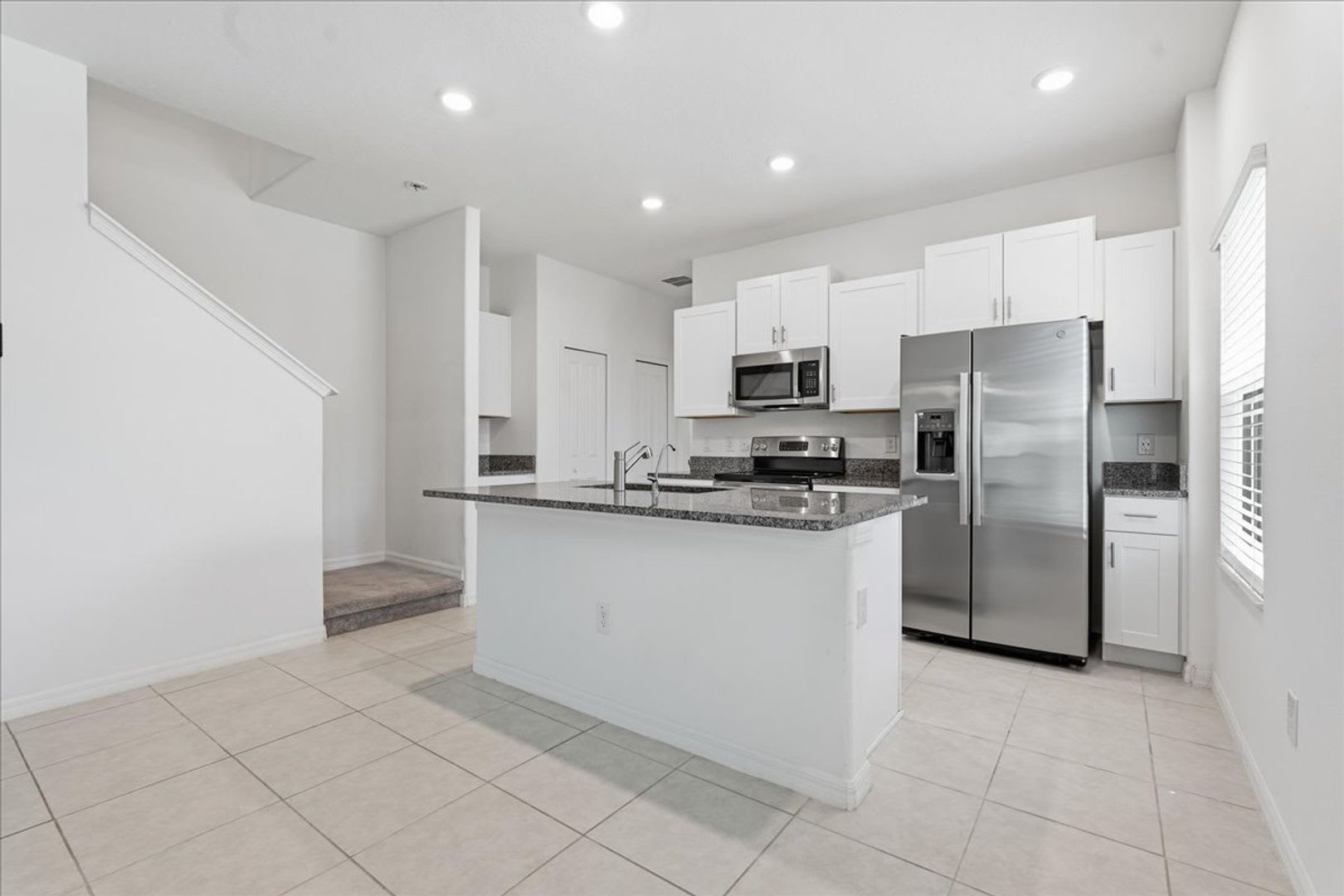 Gated Townhouse Community Palm River Just 10 Minutes From Downtown Tampa – photo 5