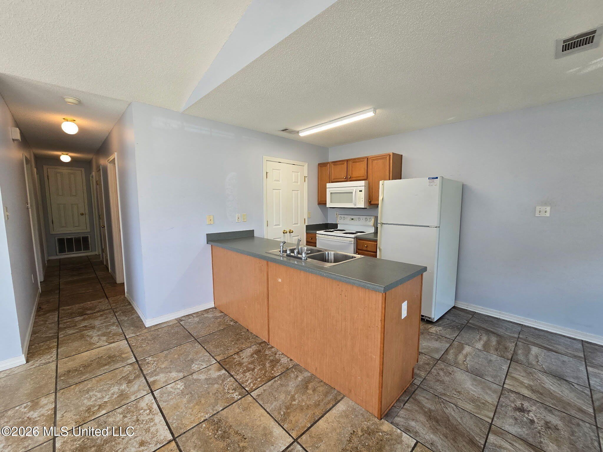 13200 Warren Drive – photo 4