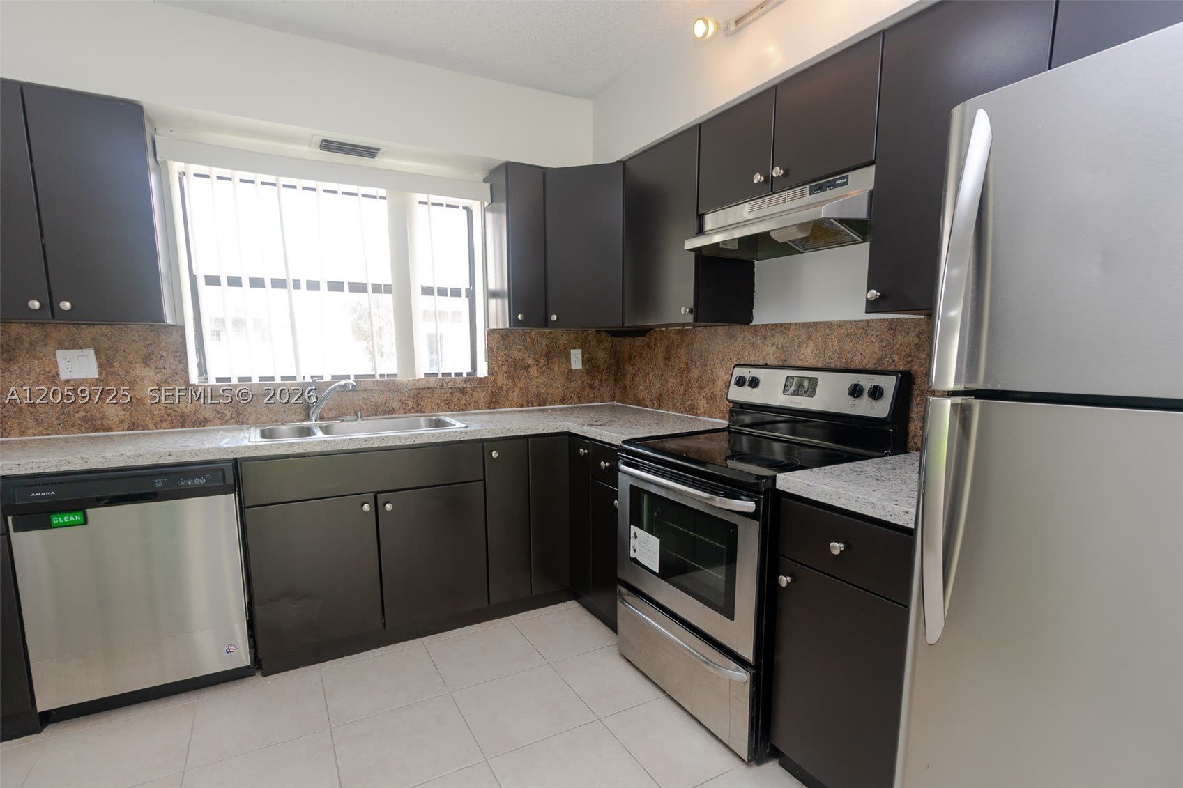 10085 NW 6th Ter – photo 4