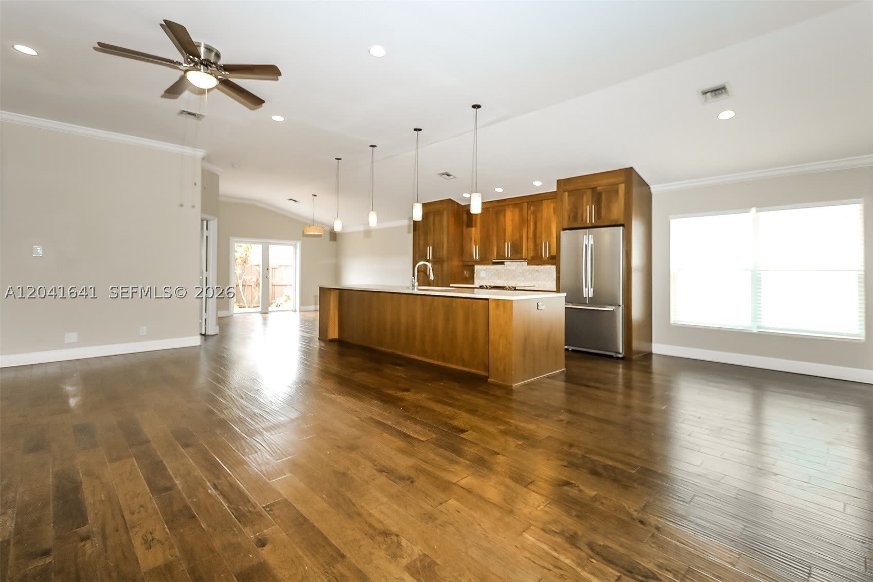 6484 Robinson St – photo 4