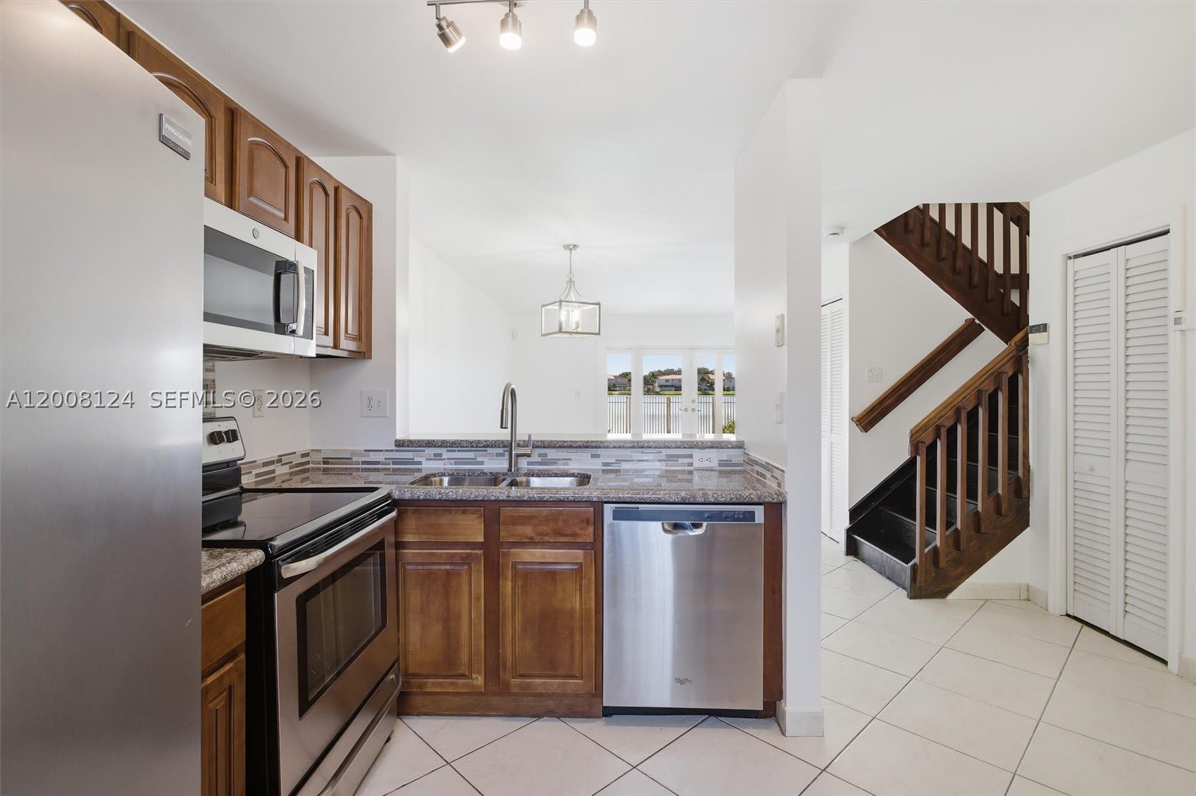 17530 SW 139th Ct – photo 2