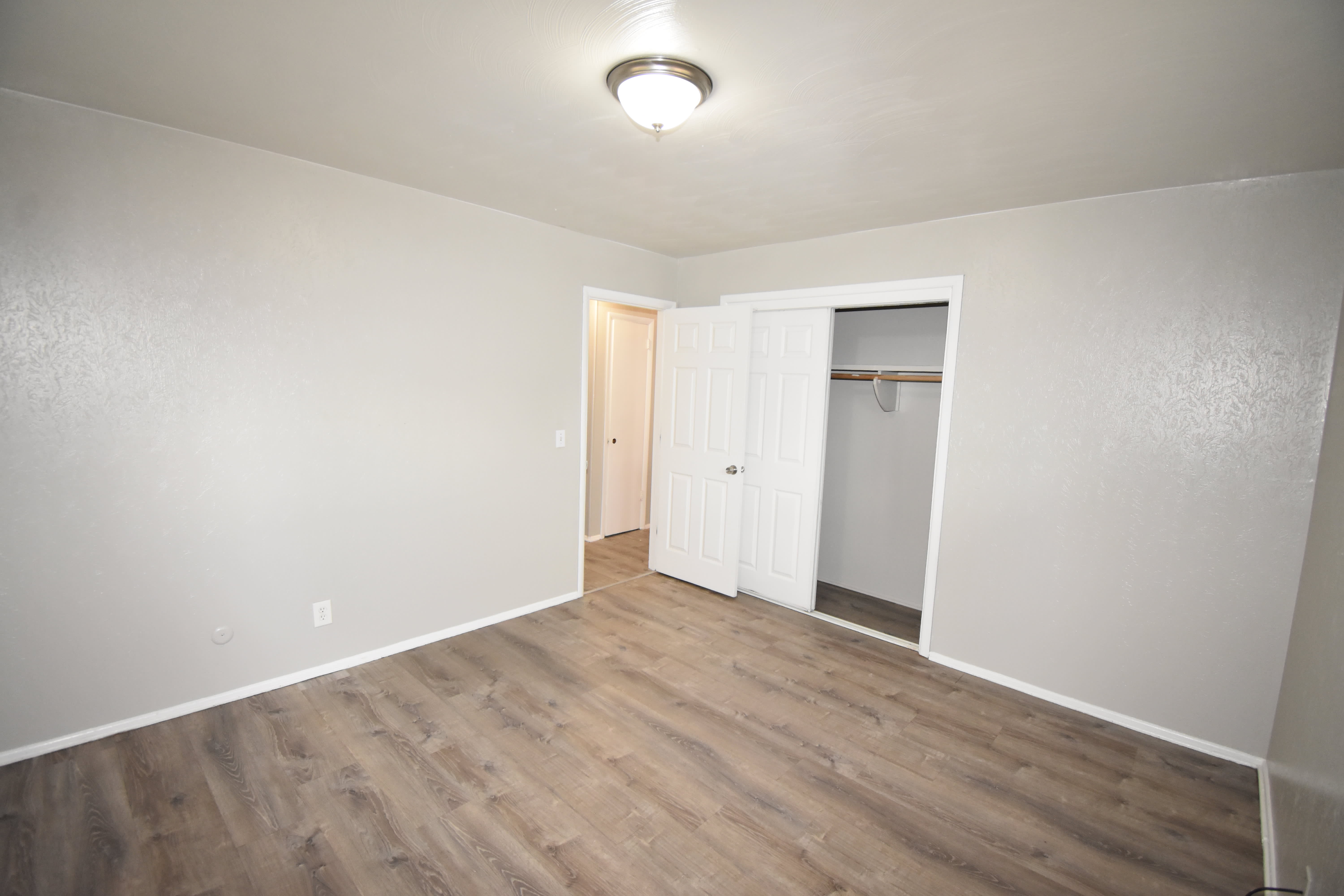 882 Yates St – photo 5