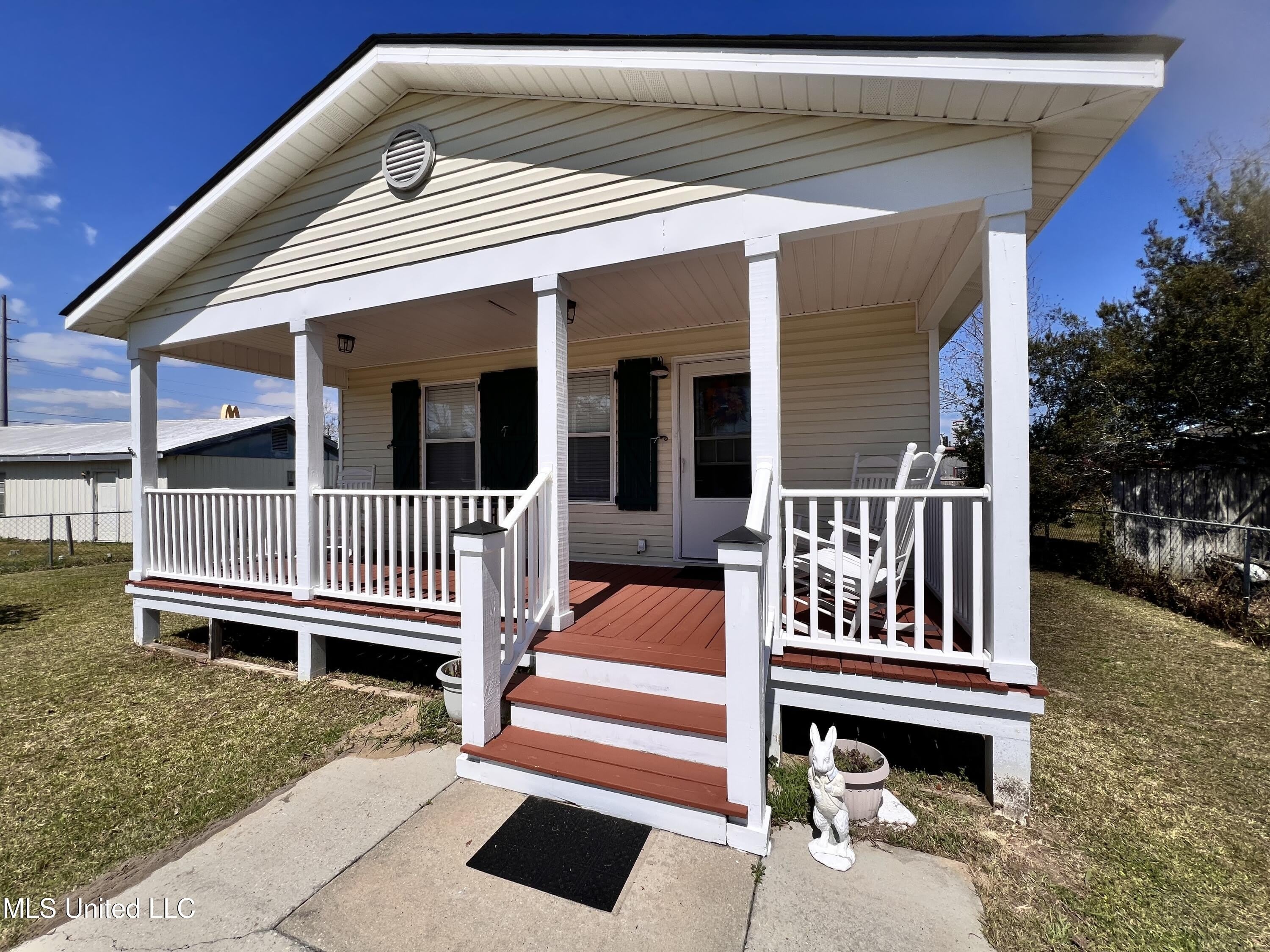 605 Victoria Street – photo 1