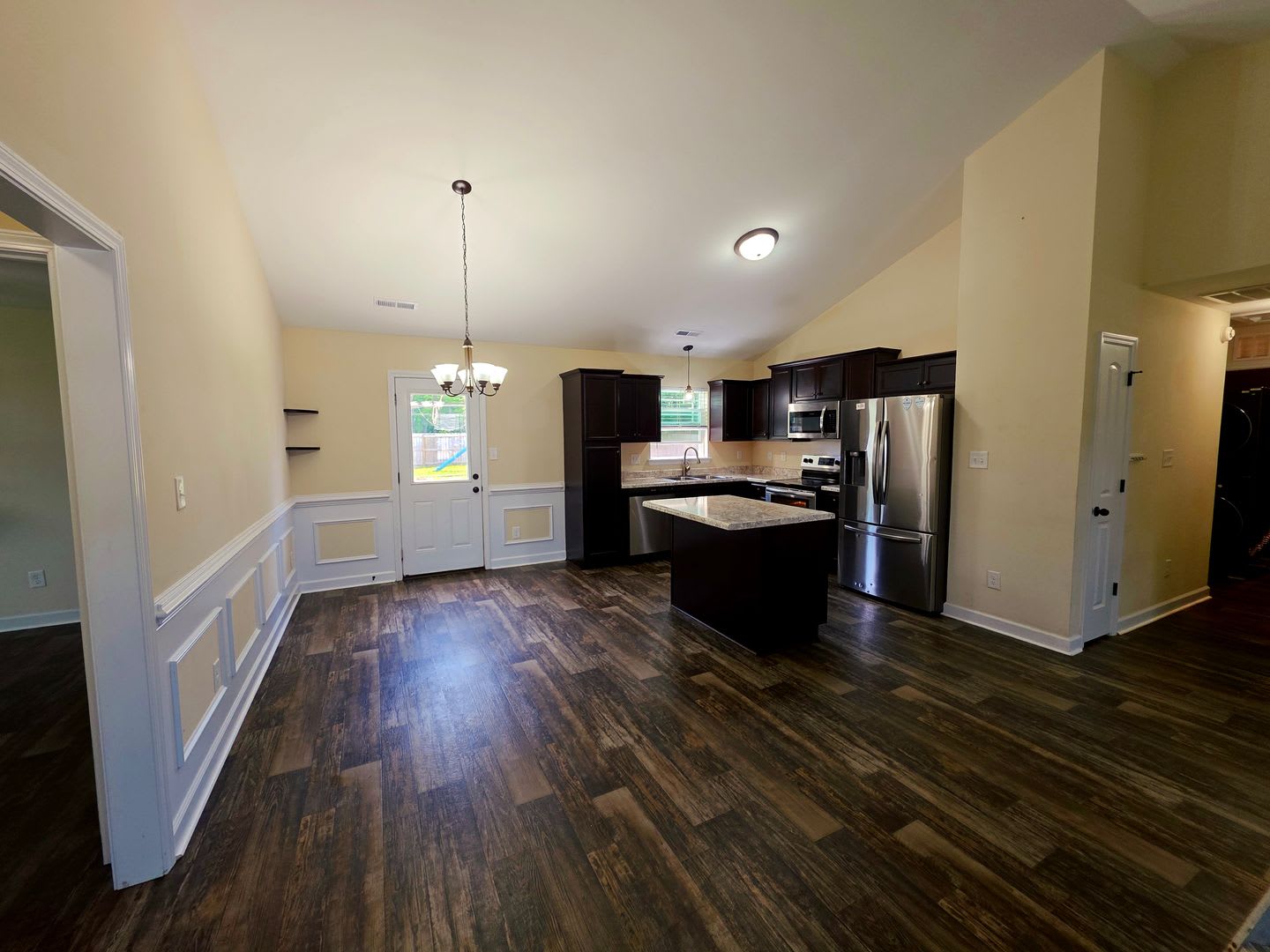 3BD 2BA in Bradford Estates – photo 2