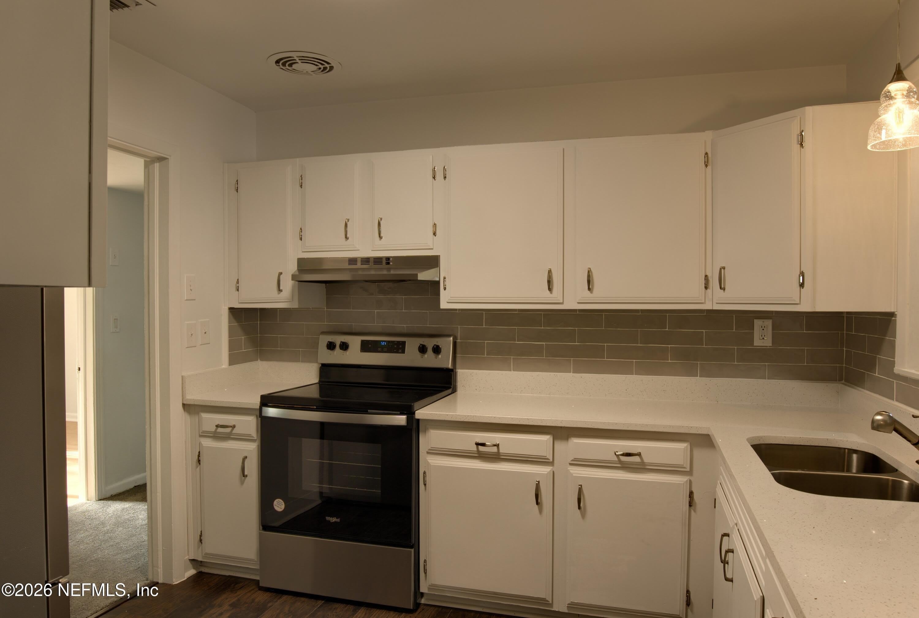 1370 LABELLE Street – photo 4