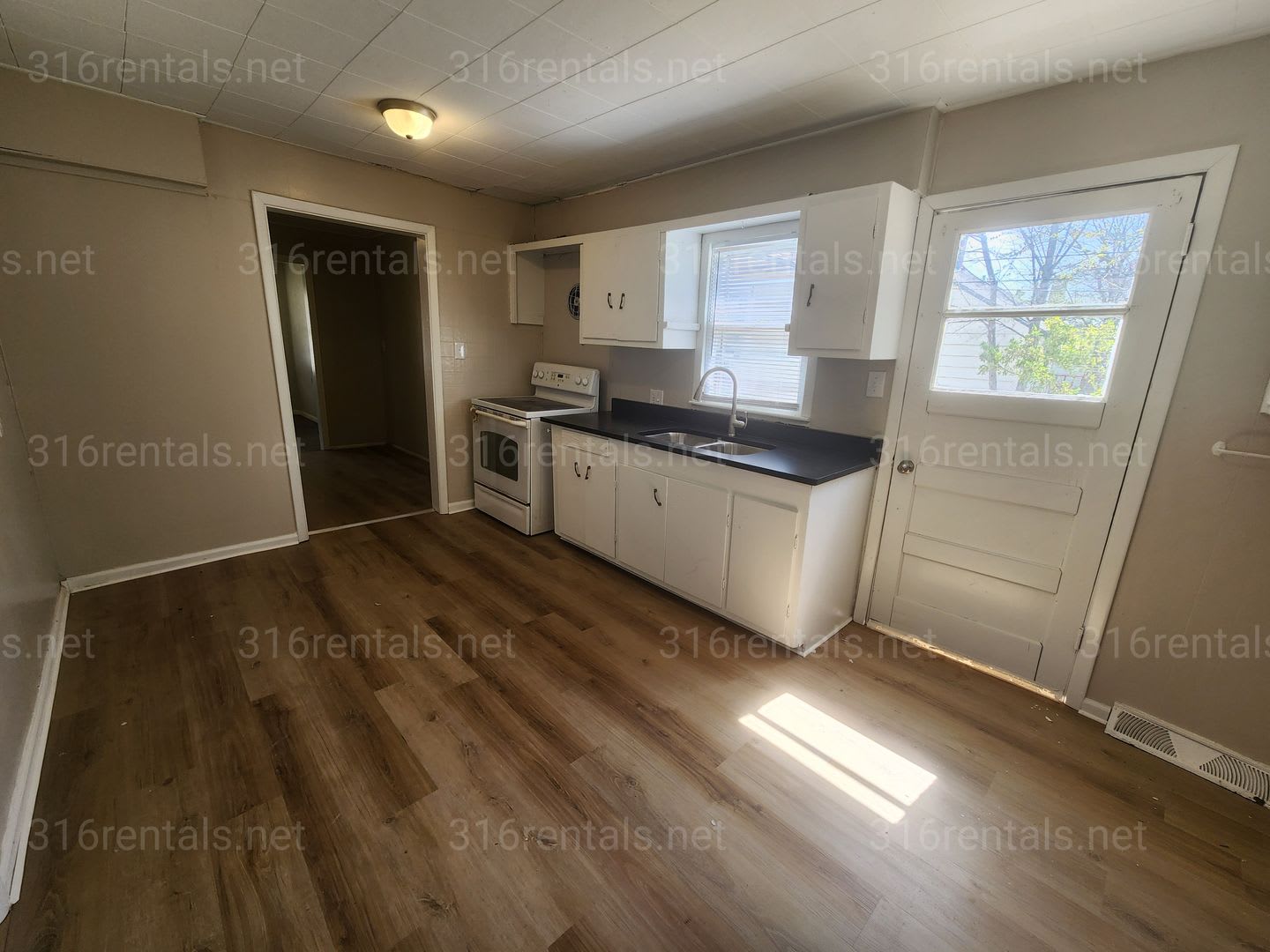 1 195 3 Bedroom 1 Bathroom Single Family Home – photo 5