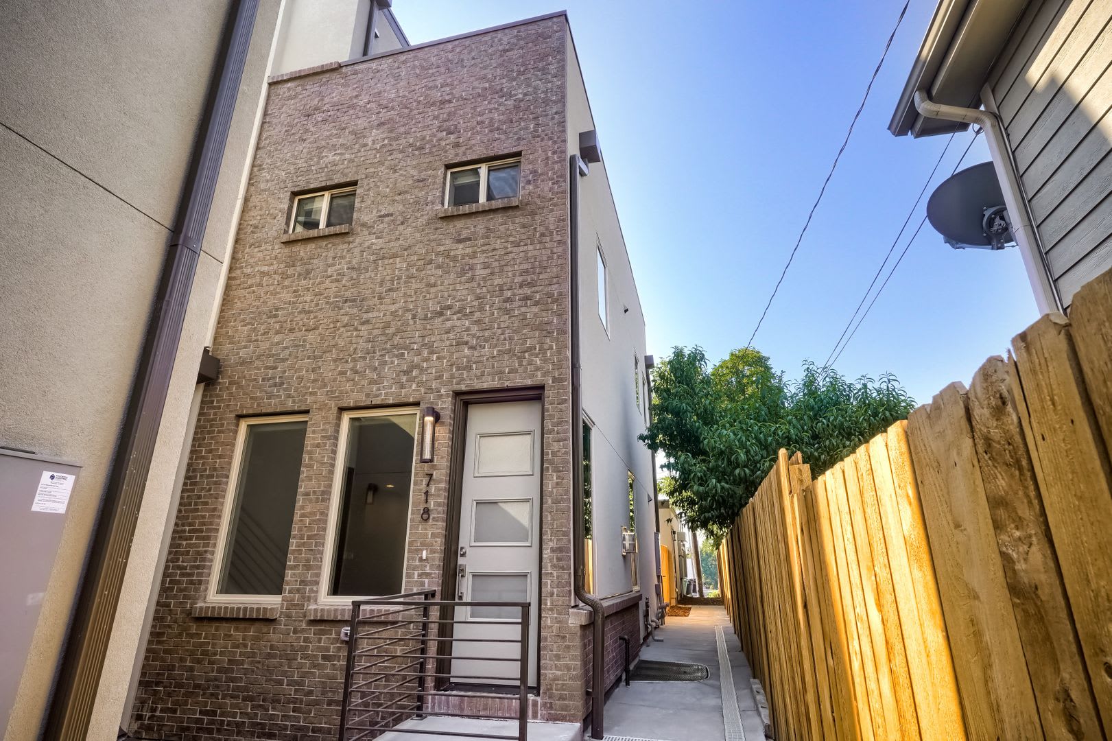 ** Incentives** 3 bedroom / 3.5 bath Townhome + 2 Large Flex Spaces & Spacious Roof Top Deck! – photo 2