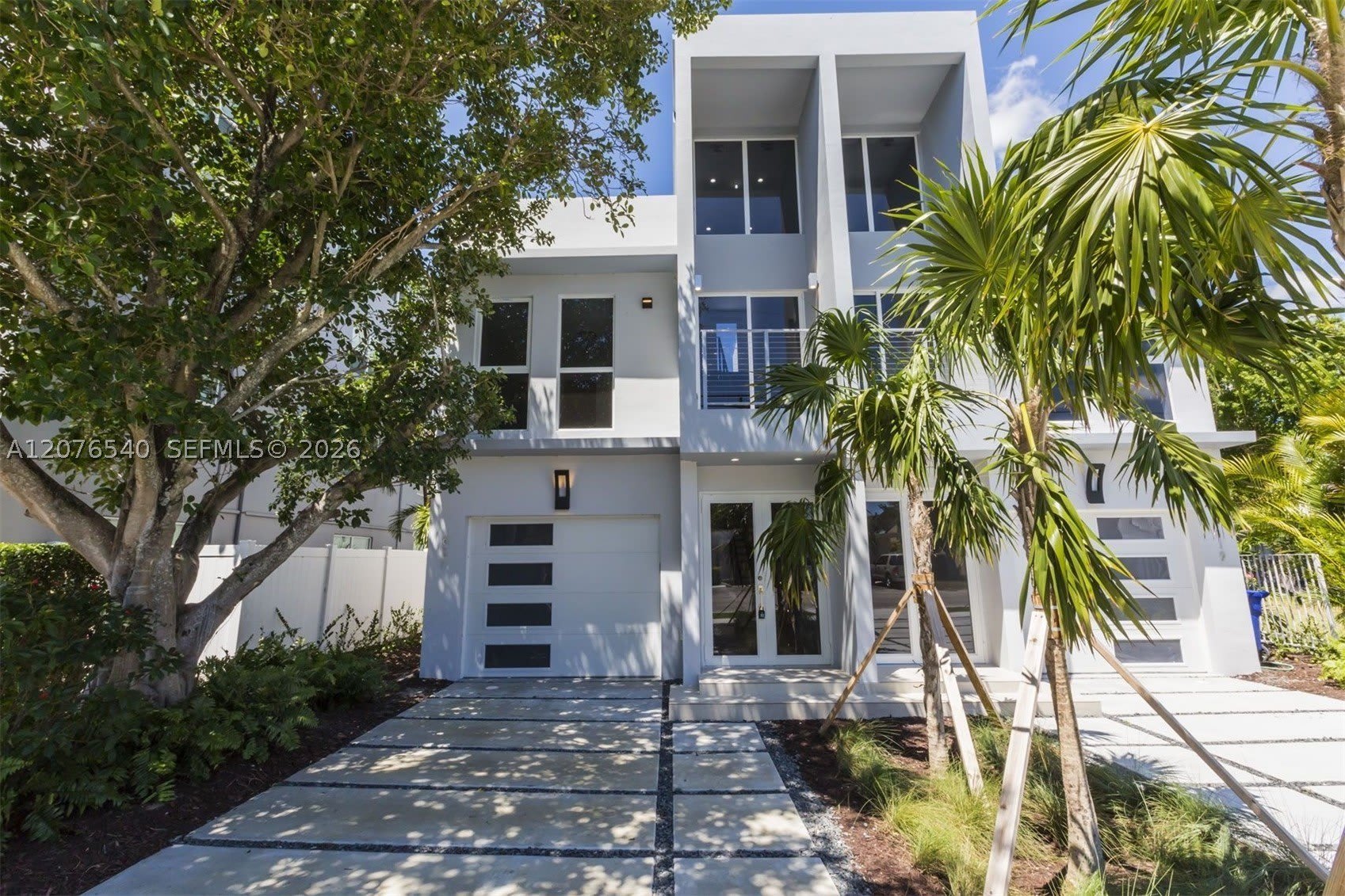 619 Ne 14Th Ave – photo 1
