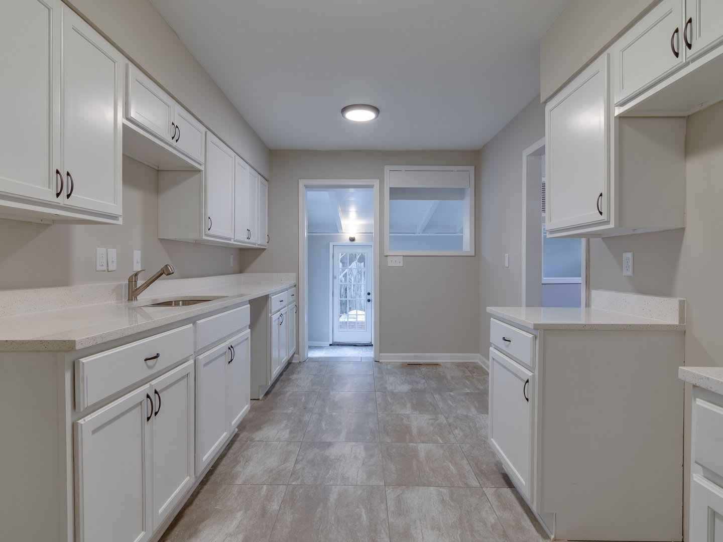 Beautifully Renovated 3BR/2B Home in Great Location!! – photo 3