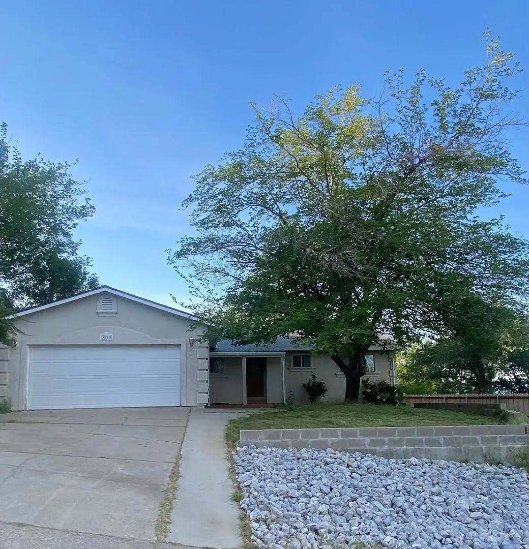SIZEABLE 3 BED 2 BATH HOME IN THE STARLIGHT SUBDIVISION – photo 1