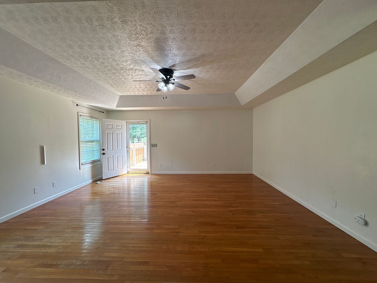 Beautful Home With Spacious 1 Acre Lot Outside Manchester City Limits – photo 5