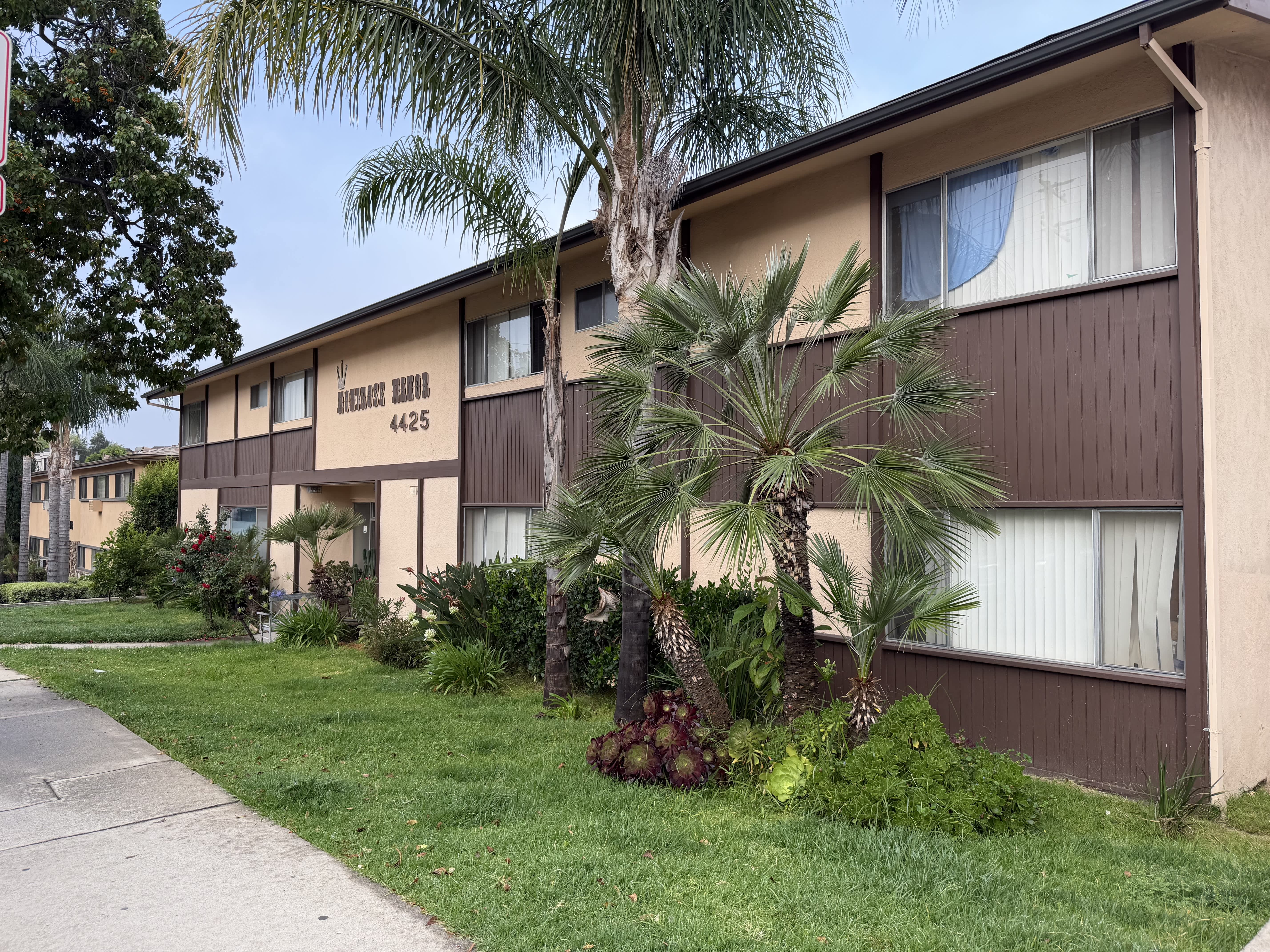 4425 Ocean View Boulevard – photo 1